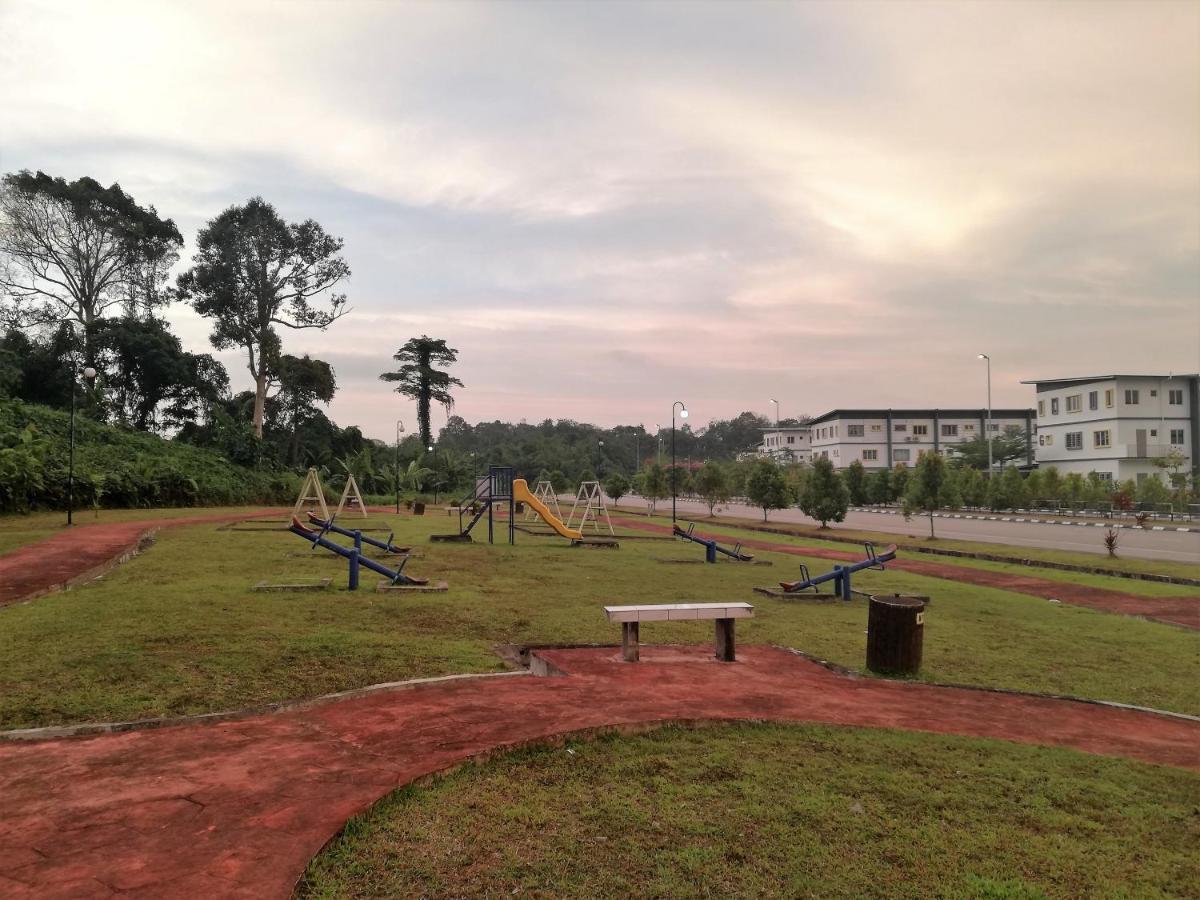 Hornbill Homestay Samarahan Kota Samarahan Dış mekan fotoğraf